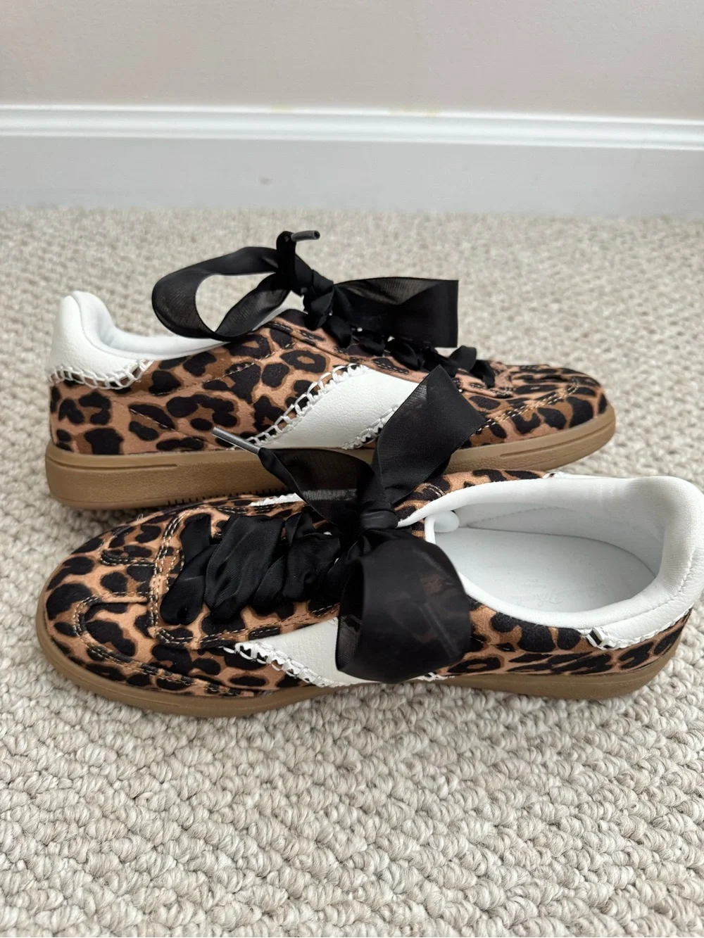 Universal Thread - Leopard Print Women's Sneakers with Satin Ribbon Laces (6) - Picture 3 of 7